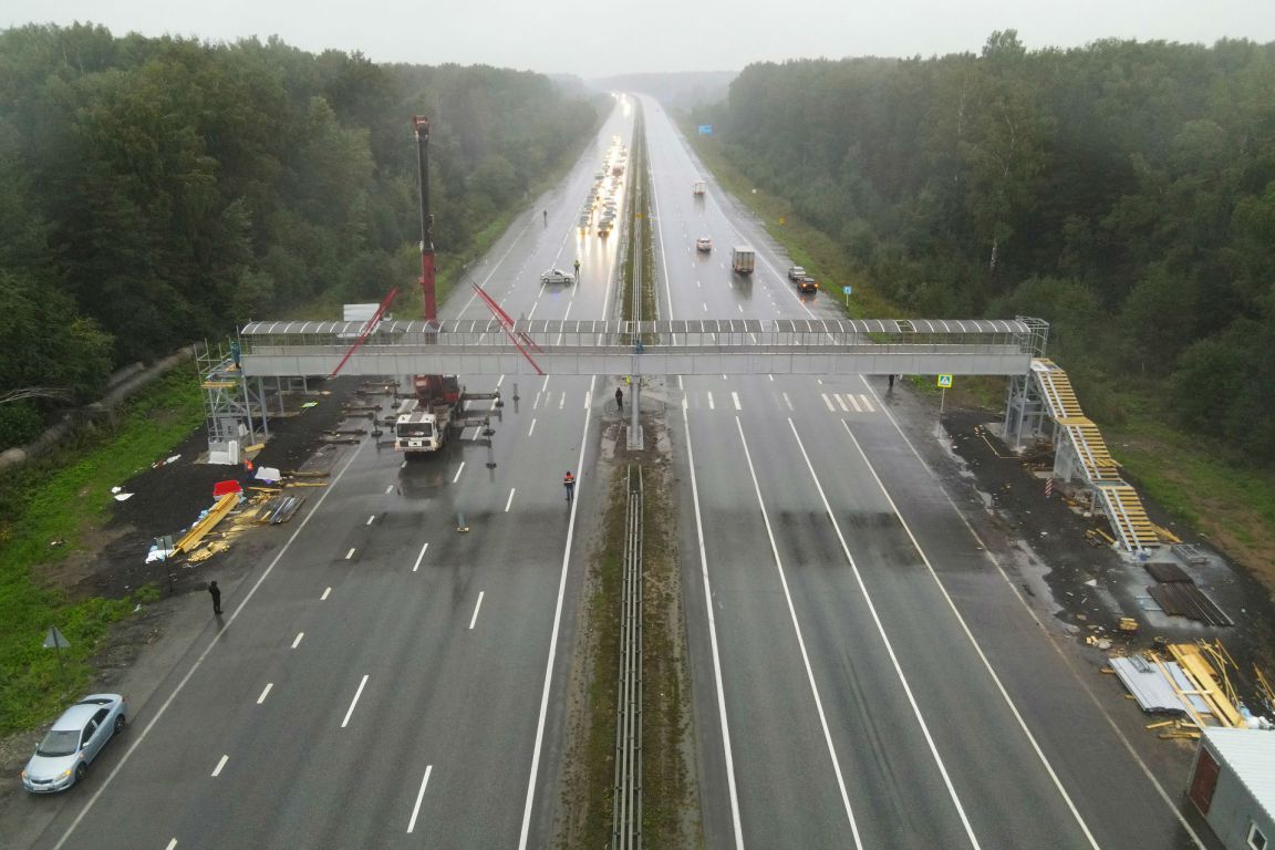 Еще один пешеходный переход установили над дорогой в области, возле сада  Солнечный - «Уральский рабочий»